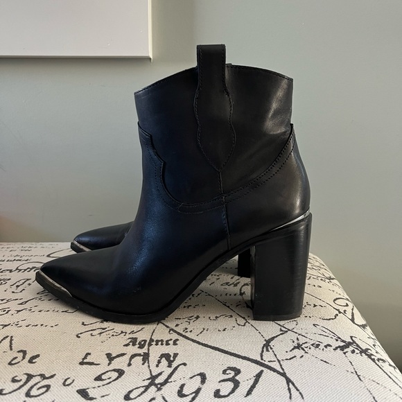 Steve Madden Boots - Picture 2 of 7
